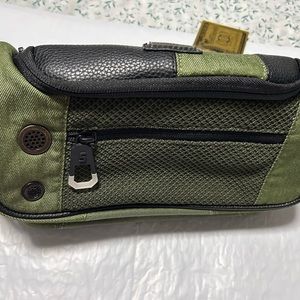 Brand new Spray Ground Dope kit.limited edition. Very useful for Travel .